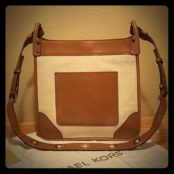 Michael Kors Handbags - Michael Kors Womens Sullivan Messenger Handbag